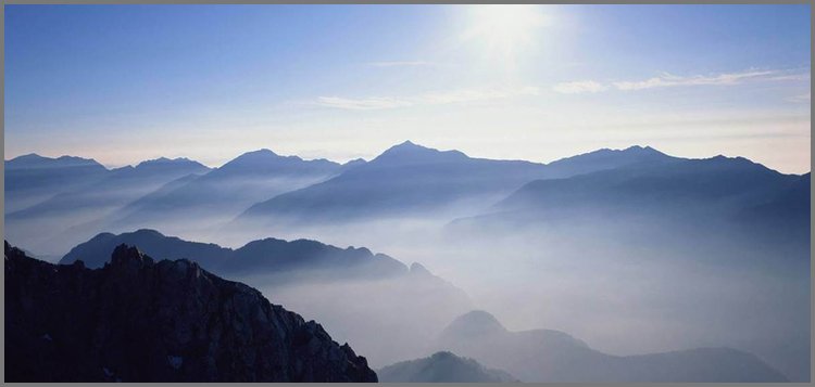 PPT模板-重峦叠嶂的群山PPT背景图片