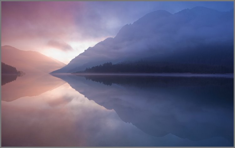 PPT模板-紫色唯美湖光山色PPT背景图片